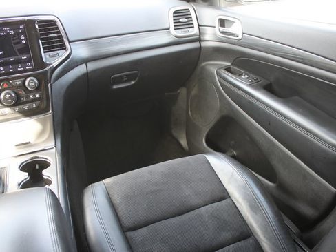 Used 2022 Jeep Grand Cherokee Laredo X RWD image 7
