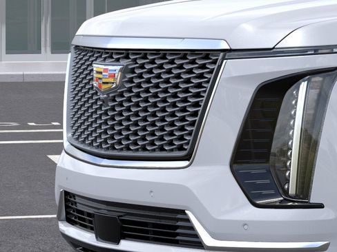 New 2026 Cadillac Escalade ESV Luxury w/ LPO, Radiant Package AWD/4WD image 13