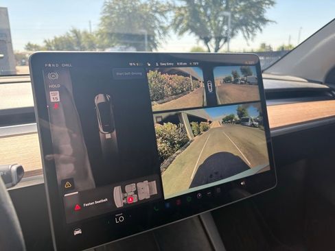 Used 2024 Tesla Model Y Long Range AWD/4WD image 13