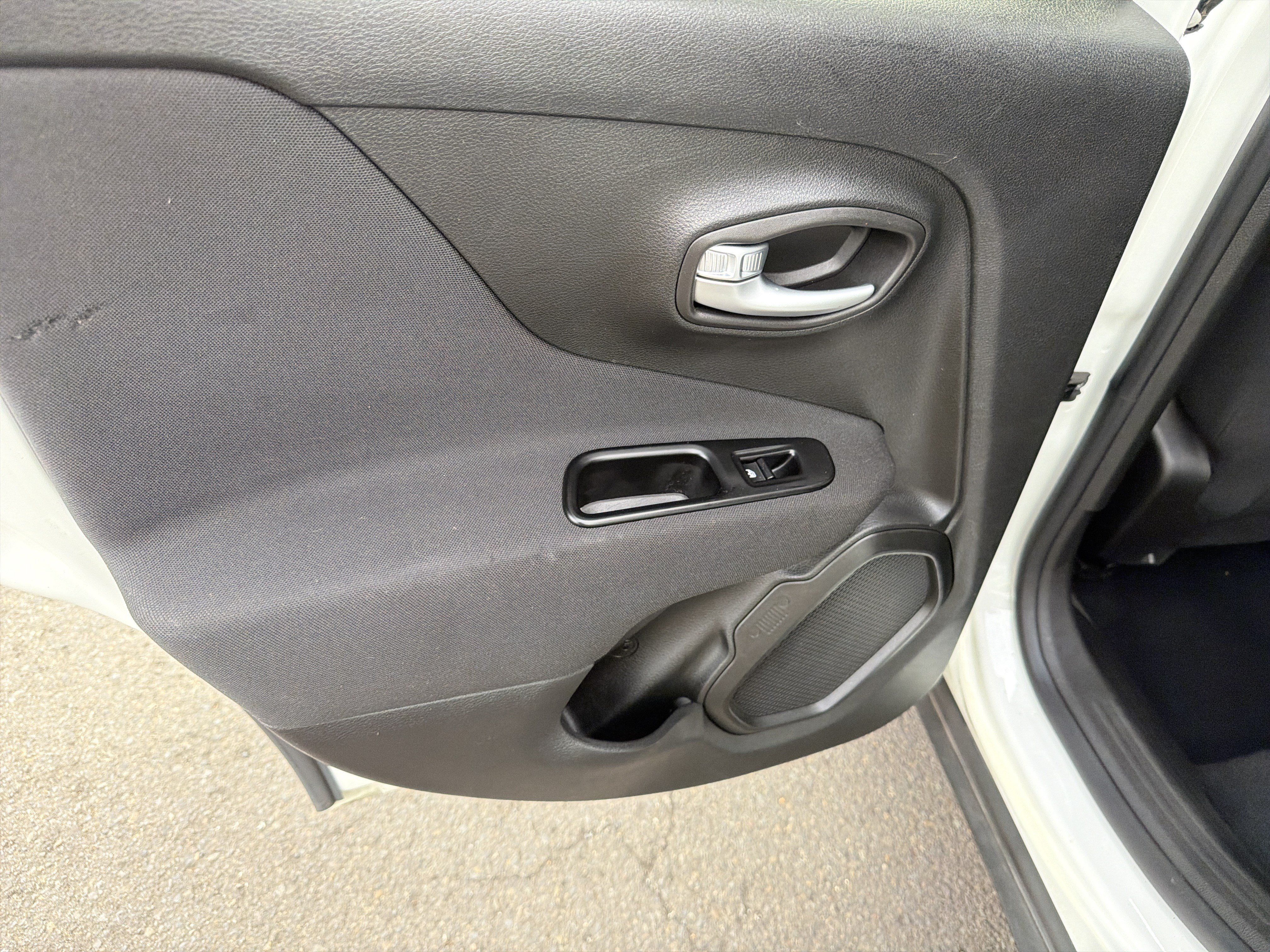 Used 2020 Jeep Renegade Sport w/ Sport Appearance Group FWD image 12