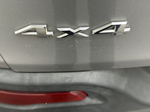 Used 2015 Jeep Cherokee Sport image 13