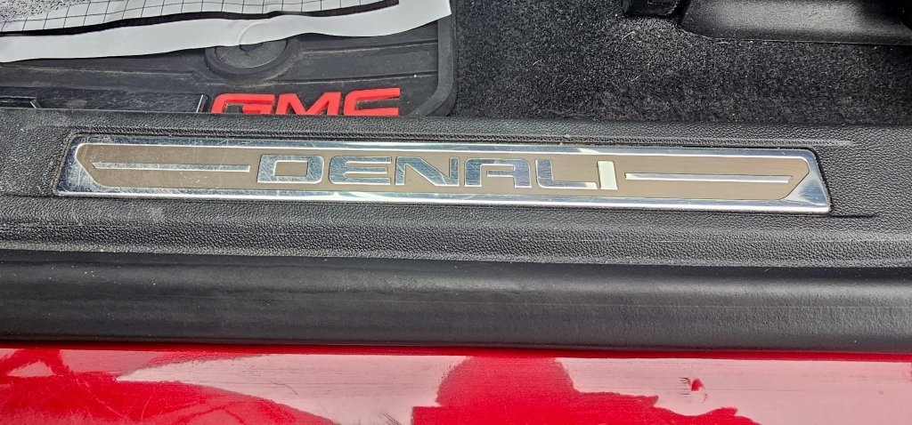 Used 2019 GMC Acadia Denali w/ Technology Package AWD/4WD image 15