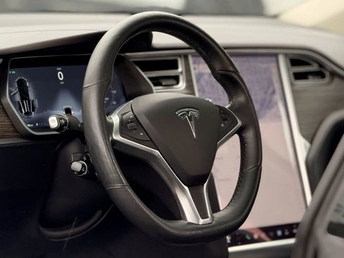 Used 2016 Tesla Model X 75D image 14