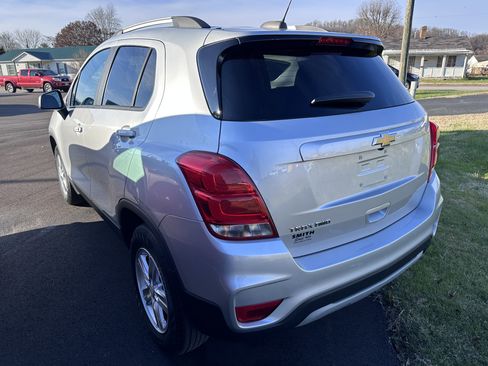 Used 2022 Chevrolet Trax LT w/ LT Convenience Package image 4