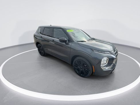 New 2026 Mitsubishi Outlander LE image 2