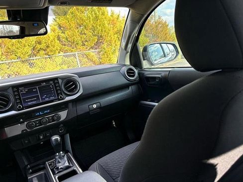 Used 2021 Toyota Tacoma SR5 w/ Trail Edition image 38