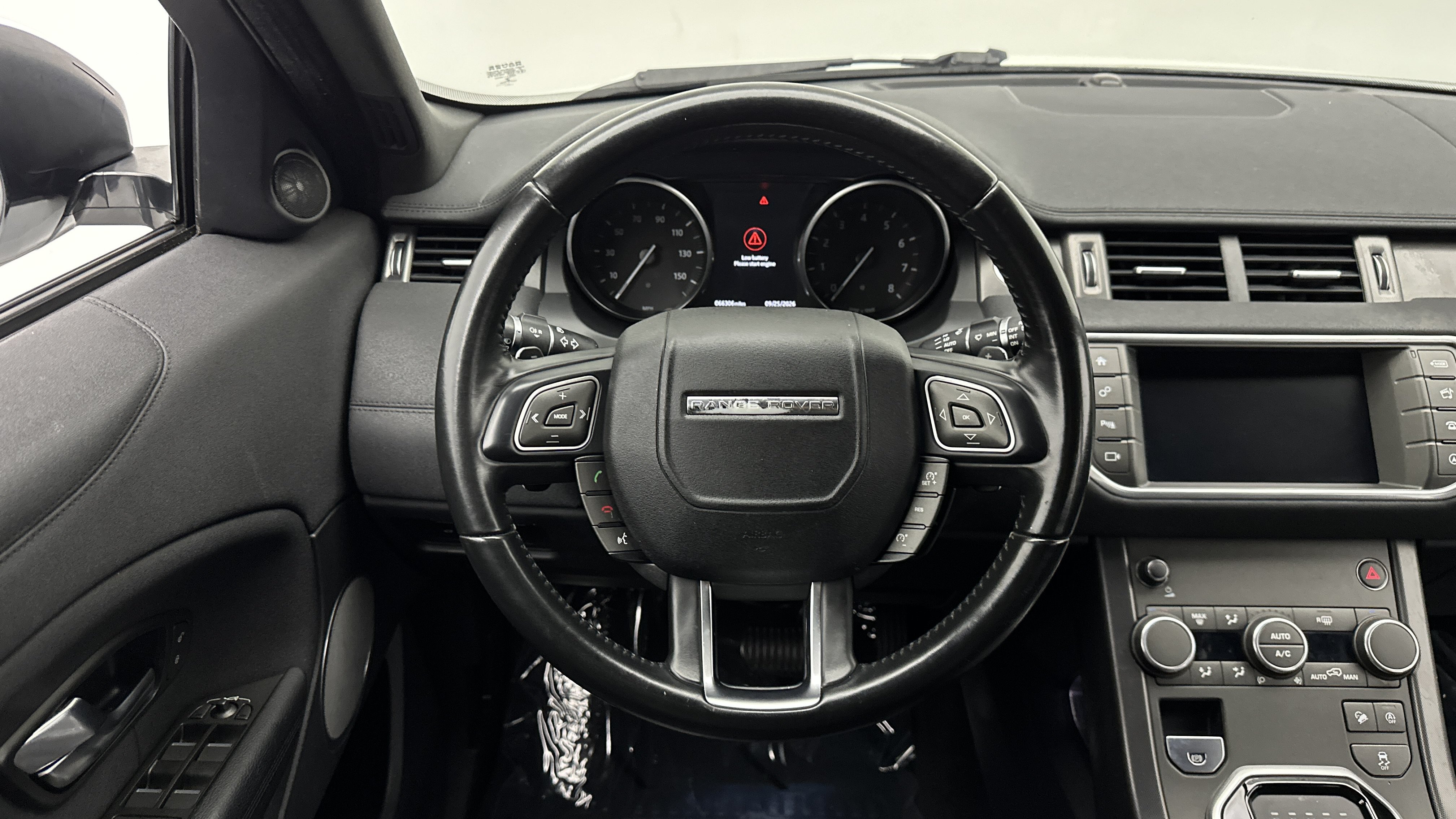 Used 2018 Land Rover Range Rover Evoque SE AWD/4WD image 28