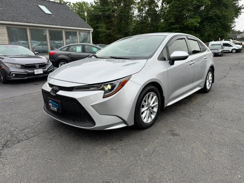 Used 2022 Toyota Corolla LE w/ LE Convenience Package FWD image 3