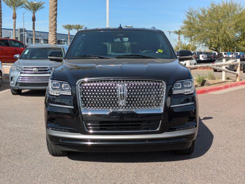 Used 2024 Lincoln Navigator L 4WD image 8
