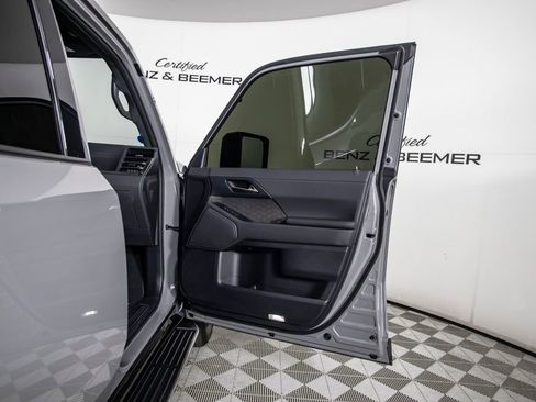 Used 2024 Lexus GX 550 w/ Accessory Package (31) AWD/4WD image 26