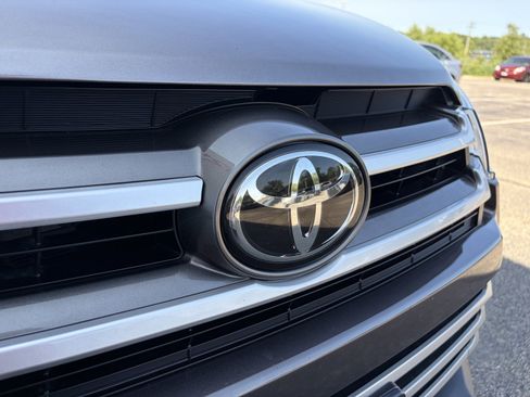 Used 2017 Toyota Highlander XLE AWD/4WD image 37