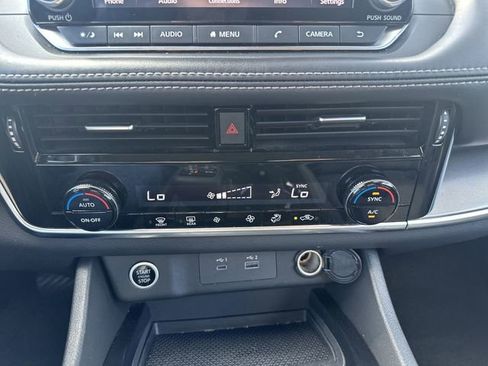 Certified 2022 Nissan Rogue SV image 17