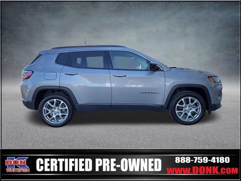 Used 2022 Jeep Compass Latitude image 9