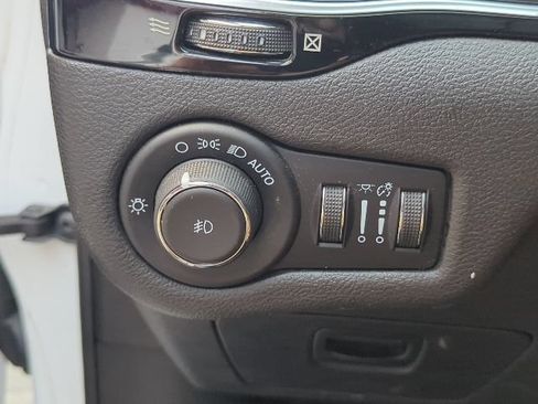 Certified 2021 Jeep Cherokee Latitude Plus AWD/4WD image 20