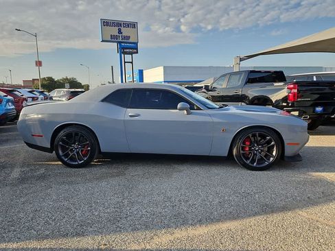 Used 2022 Dodge Challenger R/T Scat Pack w/ Plus Package RWD image 9