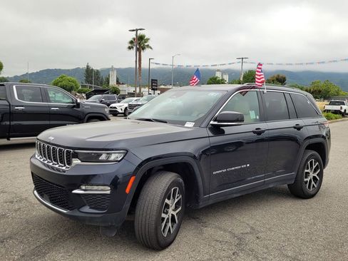 Used 2024 Jeep Grand Cherokee Limited AWD/4WD image 9