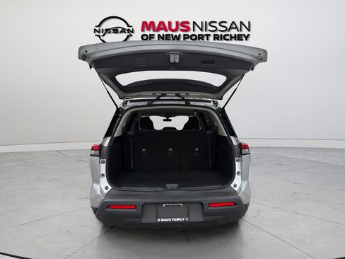 Used 2024 Nissan Pathfinder SV FWD image 11