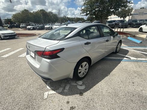Used 2020 Nissan Versa S FWD image 8
