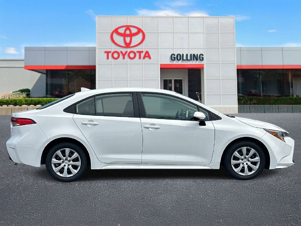 Used 2025 Toyota Corolla LE FWD image 6