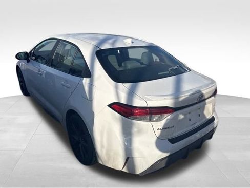 Used 2024 Toyota Corolla SE image 3