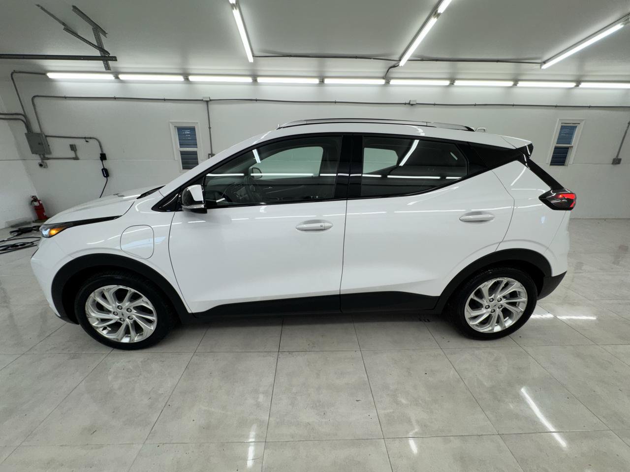 Used 2023 Chevrolet Bolt EUV LT FWD image 9