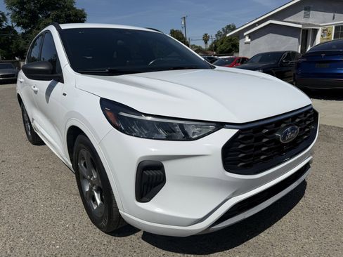 Used 2023 Ford Escape ST-Line FWD image 3