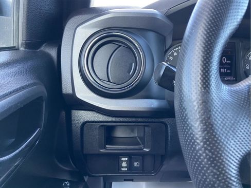 Used 2019 Toyota Tacoma TRD Sport AWD/4WD image 18