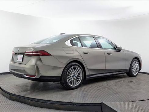 Used 2024 BMW 530i RWD image 8