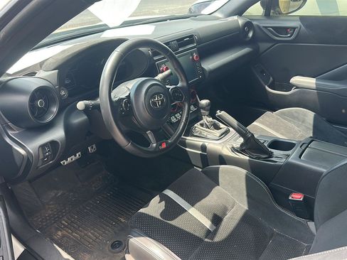 Used 2022 Toyota GR86 Premium w/ ALL Weather Mat Package (TMS) RWD image 2