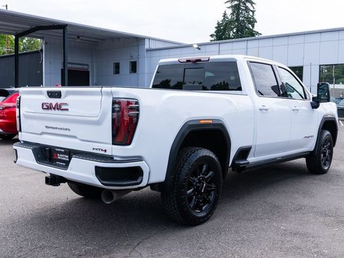 Used 2024 GMC Sierra 2500 AT4 w/ Technology Package AWD/4WD image 7