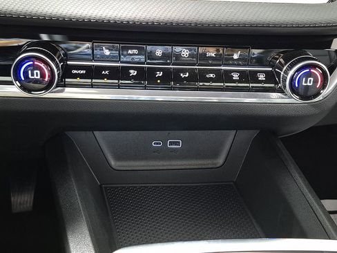 New 2026 Chevrolet Equinox LT image 18