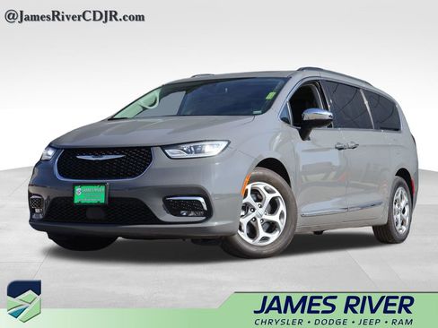 Used 2023 Chrysler Pacifica Limited image 1