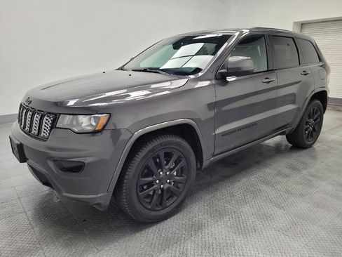 Used 2020 Jeep Grand Cherokee Altitude image 2