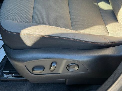 Used 2024 Chevrolet Traverse LT image 19