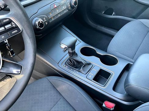 Used 2019 Kia Sorento L FWD image 16