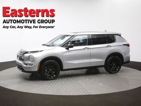 Used 2022 Mitsubishi Outlander SE image 57