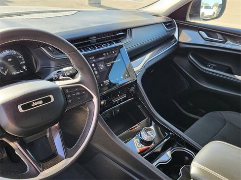 Used 2023 Jeep Grand Cherokee Laredo w/ Luxury Tech Group I image 27