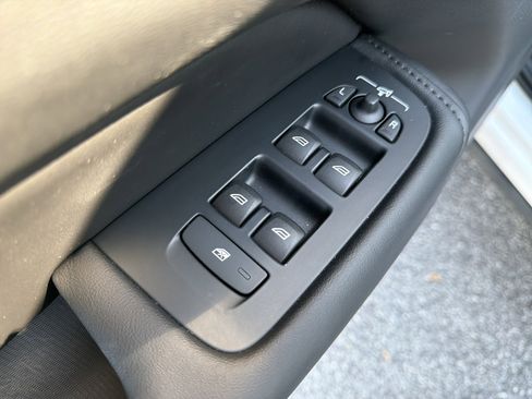 Certified 2025 Volvo XC60 B5 Core image 15