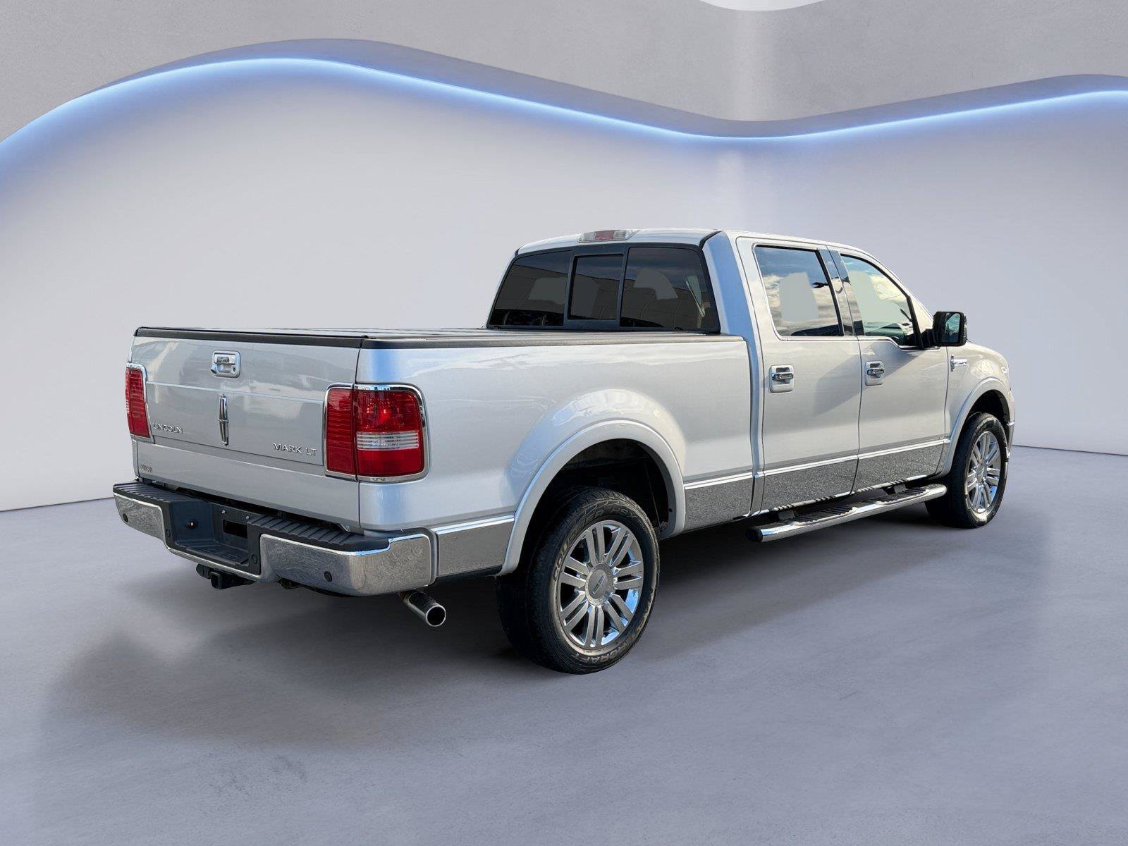 Used 2008 Lincoln Mark LT 4x4 image 3