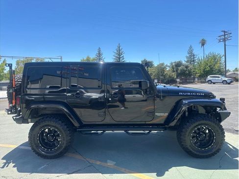 Used 2016 Jeep Wrangler Unlimited Rubicon w/ Connectivity Group AWD/4WD image 7