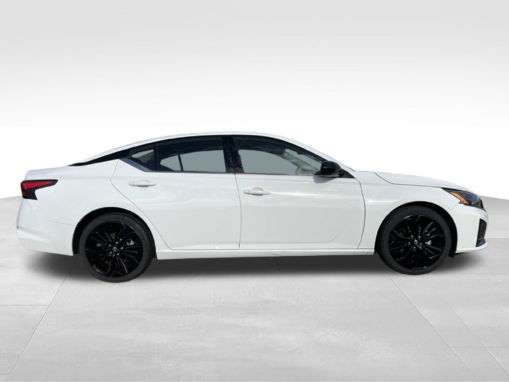 Used 2024 Nissan Altima 2.5 SR FWD image 24