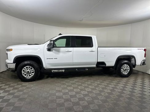 Used 2024 Chevrolet Silverado 2500 LT w/ Convenience Package image 6