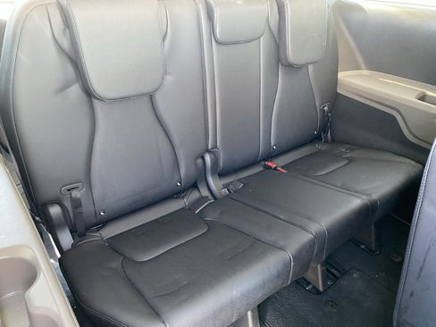 Used 2025 Kia Carnival EX FWD image 14