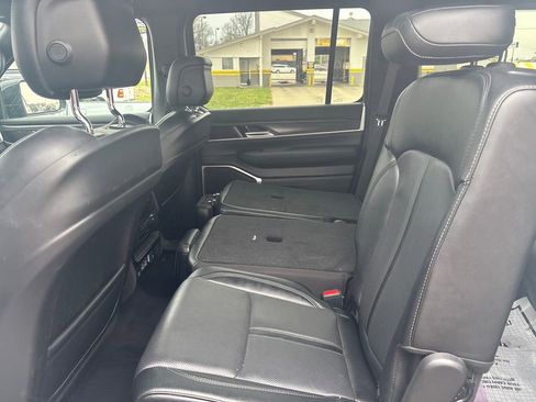 Used 2024 Jeep Wagoneer L Series II w/ Flexible Seating Group image 16