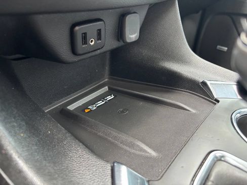 Used 2019 Chevrolet Traverse Premier w/ Driver Confidence II Package FWD image 32