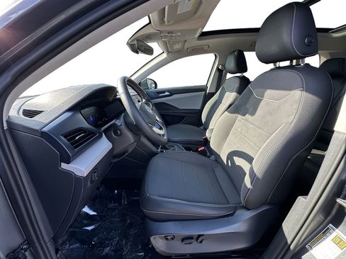 Used 2024 Volkswagen Taos SE image 9