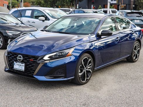 Used 2023 Nissan Altima 2.5 SR image 3