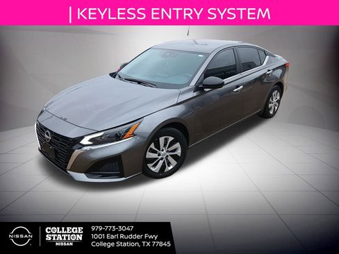 Used 2025 Nissan Altima 2.5 S image 5