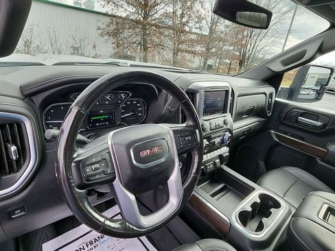 Used 2022 GMC Sierra 3500 SLT w/ SLT Convenience Package image 10