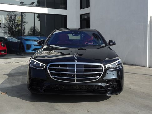 Used 2021 Mercedes-Benz S 580 4MATIC Sedan image 2